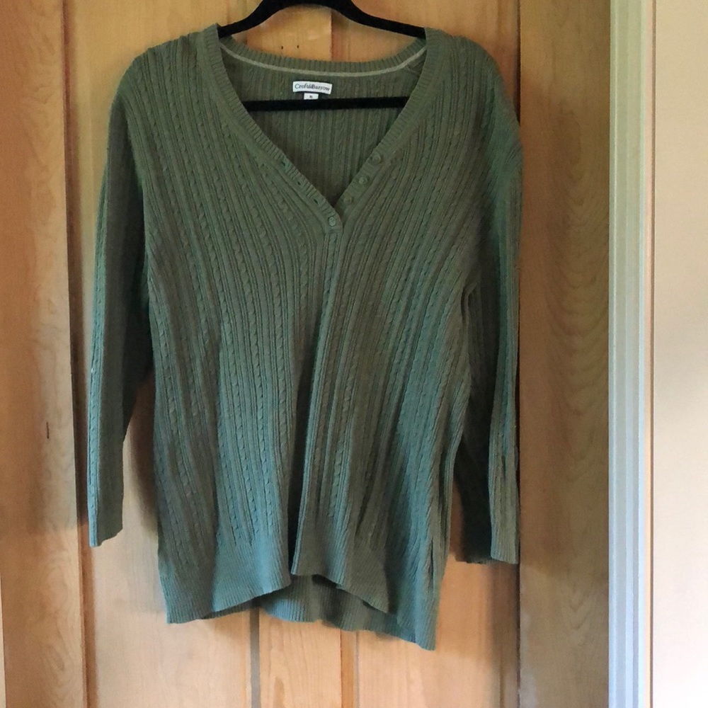 Knit shirt.